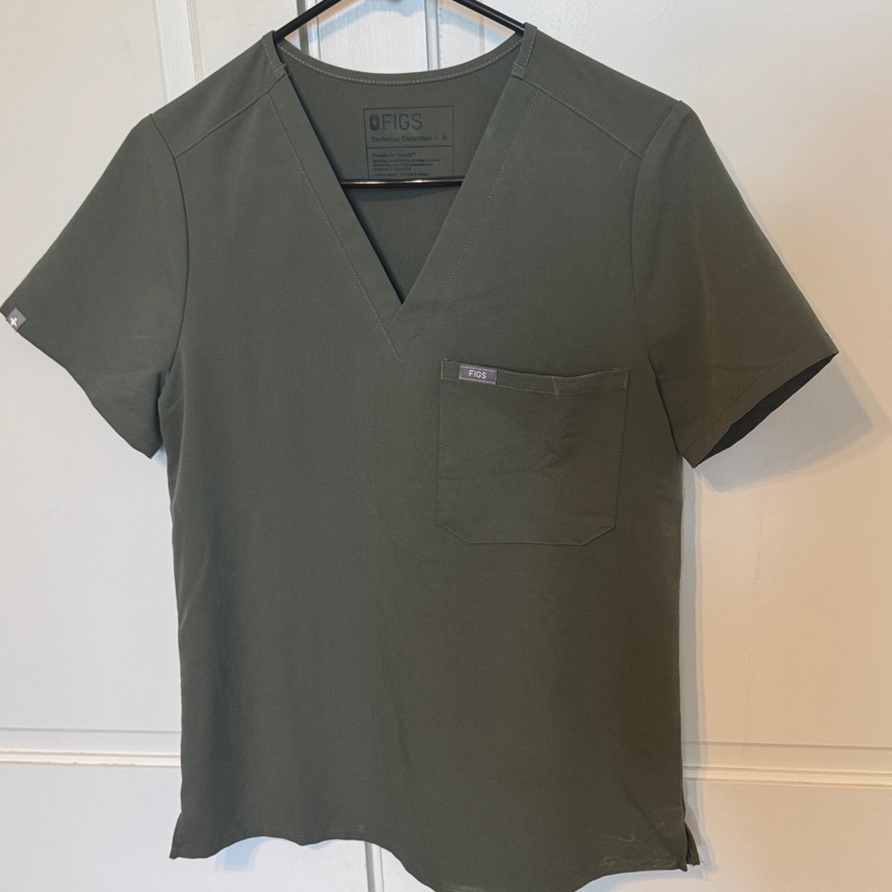 Women’s Figs scrub shirt and pants